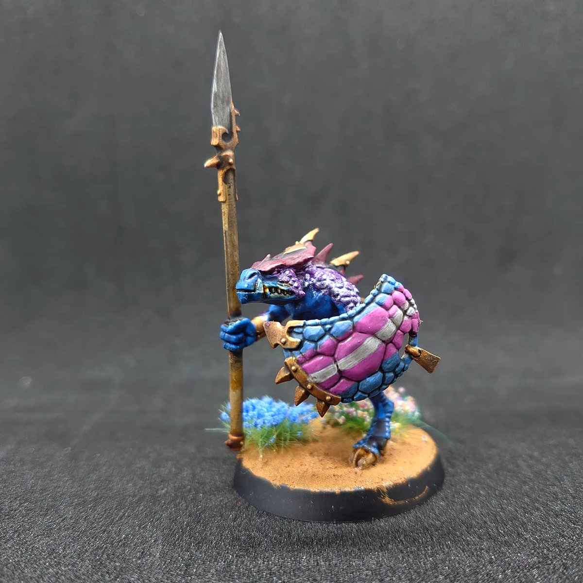 Bradalads's tweet photo. They're not quite finished yet really wanted to show them off with their lovely shields attached
Didn't quite get them finished for pride, doesn't change how gorgeous they are
#warhammerpainting #warhammercommunity #Warmongers #wepaintminis #Pride #idratherbeshiny #pridosaurs https://t.co/f12SDfIm0J