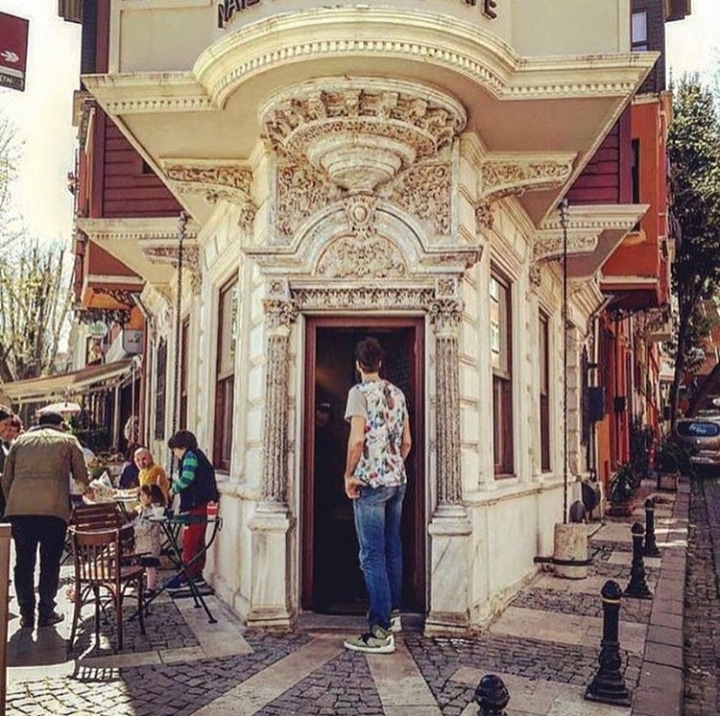 GIGI DATOME

Fenerbahçe ile yollarını ayıran,erkek basketbol takımının yıldız isimlerinden Gigi Datome NAİL KİTABEVİNİ ziyaret edip bizi mutlu etmişti. 

Ti auguro successo nella tua nuova vita!
Kendisine yeni hayatında başarılar diliyoruz! 

#gigidatome #fenerbahçe #basketbol