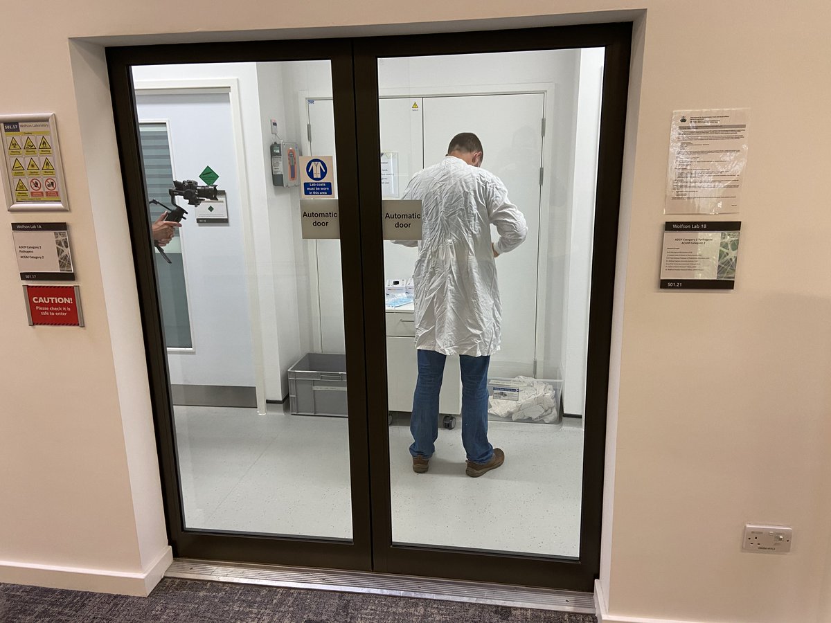 It's been two weeks since the LSI opened its doors again - fantastic to see people back in the labs! thanks to the #projectlsirestart team for doing such a great job! 👍#keepsafe #keepyourdistance don't forget to #dononyourPPE