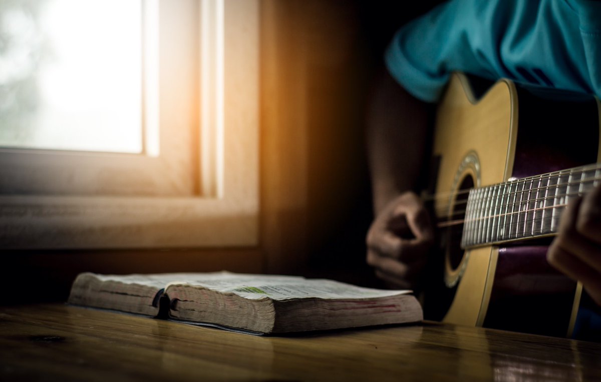 #Sl149| “Os que fazem do canto uma parte do culto divino, devem escolher hinos com música apropriada para a ocasião, não notas de funeral, porém melodias alegres, e todavia solenes” #EllenWhite, (Evangelismo, 508). #rpSp #PrimeiroDeus