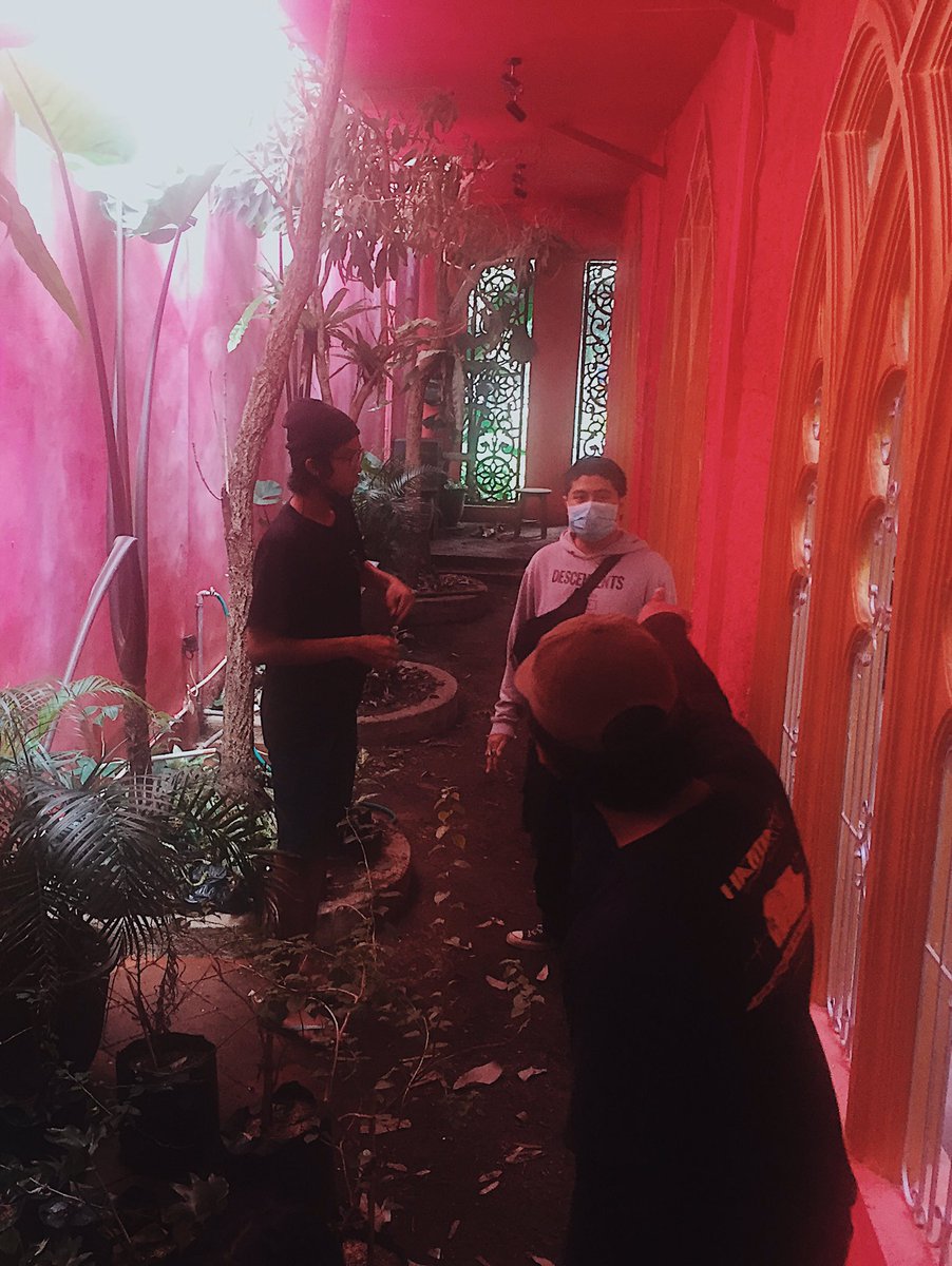 Atlesta's tweet photo. meeting pertama sekaligus survey lokasi, ini hari bagi saya jg pertama kalinya mengenal beberapa crew yg terlibat. proses produksi yg harusnya dilakukan 20 orang lebih, tim essential love hanya berisi 8 orang crew. the force really with us 💙 https://t.co/M10hcANt0L