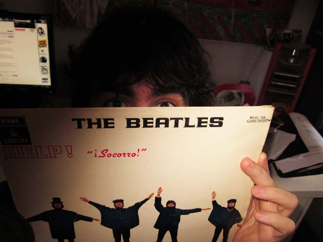 revista_efeeme's tweet photo. Hemeroteca: «Ignoro si este disco me cambió la vida, es más, diría que no, pero fue algo así como “el primero”. Este era uno de los discos que ya estaba en mi casa mucho antes de que yo naciera»
Punto de partida: #LuisPrado (#SeñorMostaza) y #TheBeatles https://t.co/8CZTstydYF https://t.co/1KU9rczH3P