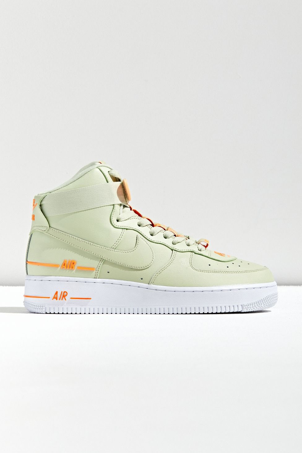 SNKR TWITR on X