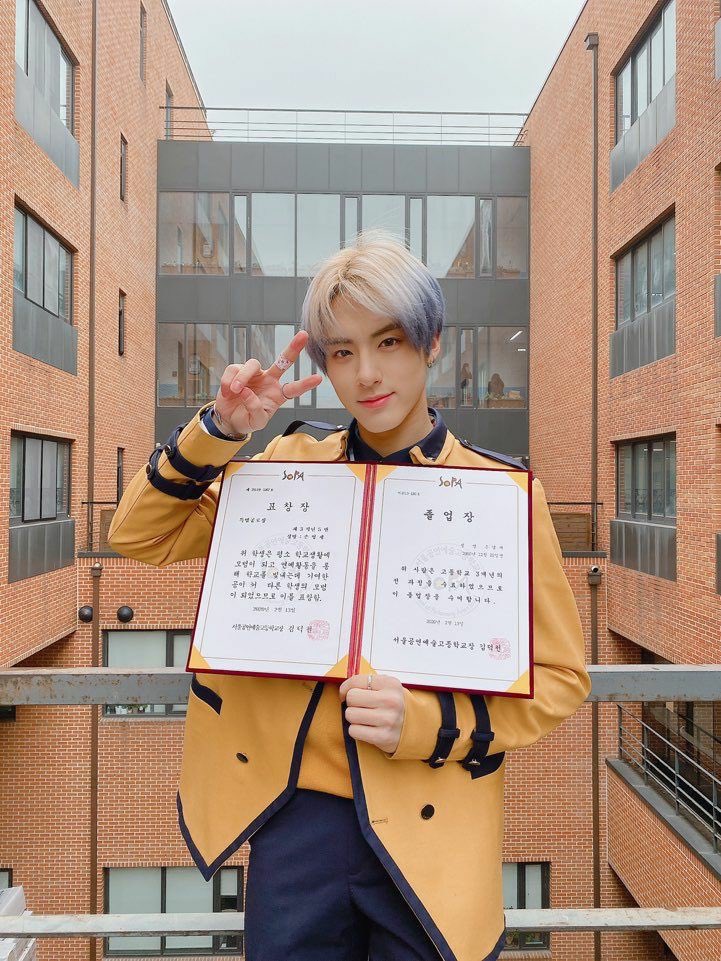 Eric’s graduation day;you & eric are one year apart and it’s his special day today! u know how much he loves going to school but because he’s an idol, he misses out a lot :( so you sneaked out of class & went to find him, congratulating him on his graduation 