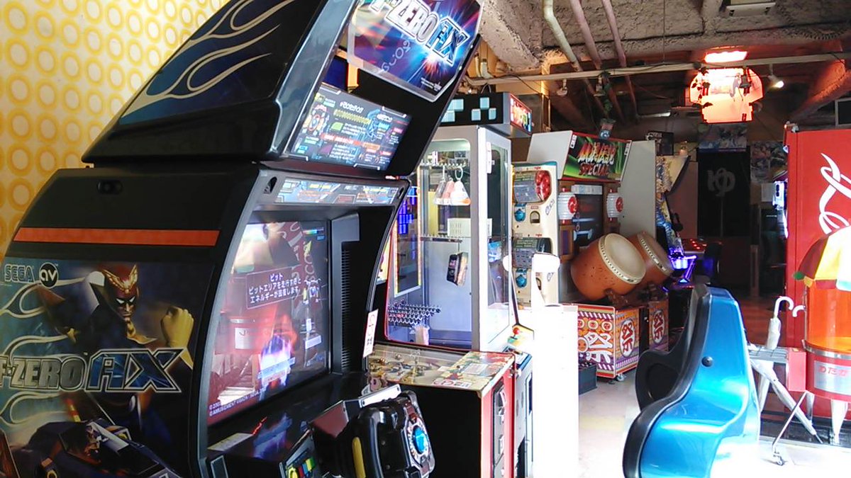 たまゲー情報bot Pa Twitter F Zero Ax 先日営業再開した高田馬場ゲーセンミカドで引き続き稼働中でした 右奥の 餓狼伝説special のバナーが付いた 太鼓の達人 も気になります あと綿あめ機と ゆ の暖簾も