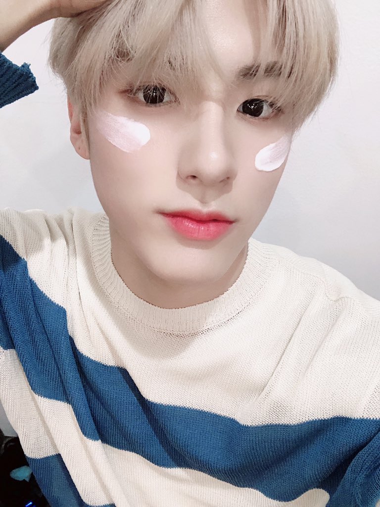 video calls with Eric;baby boy had a cosmetic photoshoot today  but you didn’t know so you were confused why he didn’t message you :( knowing that he left you on read 4 hours ago, he sent you cute selfies so you won’t be mad 