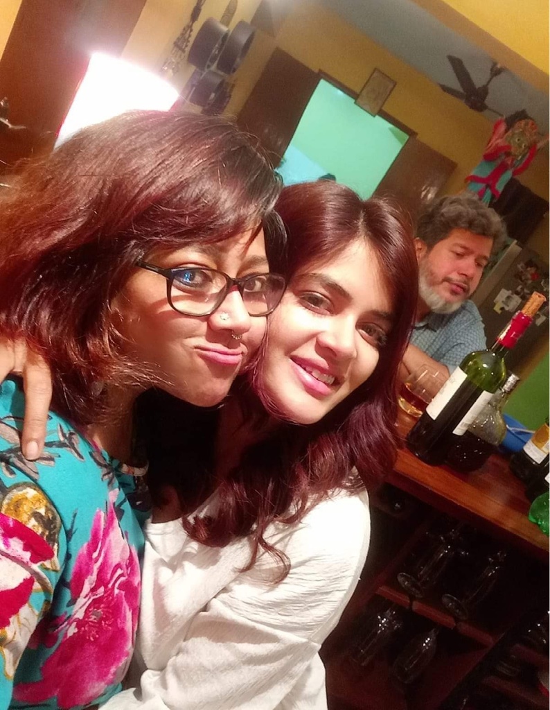 madhumita__fc's tweet photo. A smile is the beauty of the soul❤💖
#JudgementDay #LoveAajKalPorshu #Throwback #Dairies @madhumitact https://t.co/GBQfcvODbg
