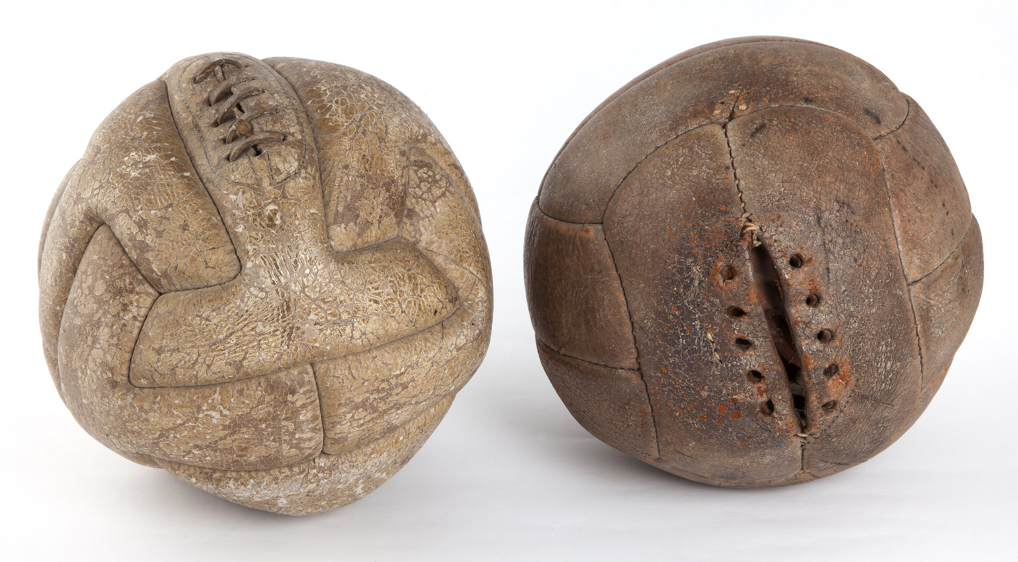 Nat. Football Museum on Twitter: "Two balls, one final. ⚽⚽ At the 1930  @FIFAWorldCup Final, neither side could agree on who should supply the  match ball - so FIFA insisted on playing