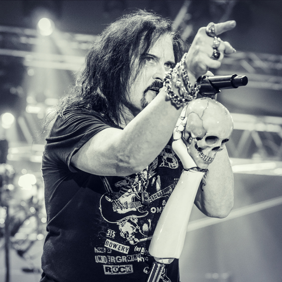 dreamtheaternet's tweet photo. "I donโt know about you, but I canโt wait until itโs safe to get back out on the road. Donโt get me wrong, I love spending time at home, but we need to get back out there and finish what we started" - @jameslabrie ๐ค
#dreamtheater #distanceovertimetour https://t.co/dYkA3eNi8m