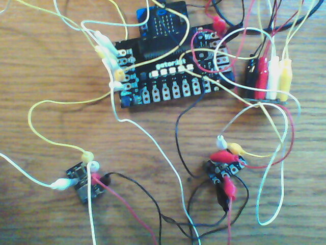 kb3ogq's tweet photo. I've been teaching some 9-10 year old kids programming with the @microbit_edu . Now we are using the @SparkFunEDU #gator #gatorscience kits and building scientific equipment https://t.co/qGOrWIHP1g