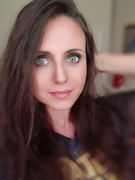A me gli occhi, please (cit.)👀😄 #silviabianco #vegangirl #globetrottergirl #greeneyes #happygirl https://t<a href="/tag/silviabianco"class="tags">#silviabianco</a><a href="/tag/happygirl"class="tags"><span>#happygirl</span></a><a href="/tag/greeneyes"class="tags"><span>#greeneyes</span></a><a href="/tag/vegangirl"class="tags"><span>#vegangirl</span></a><a href="/tag/globetrotte"class="tags"><span>#globetrotte</span></a>