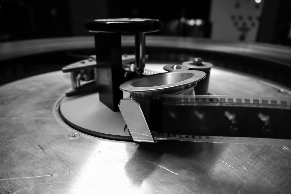 acpeuculture's tweet photo. 🎞️ 10 films et documentaires ont obtenu le financement du nouveau dispositif #ClapACP, lancé dans le cadre de l'@acpeuculture. 

Parmi les bénéficiaires, on retrouve @HamadiDieudo (sélectionné à #cannes2020) de la #RDC et la burkinabé Chloe Aicha Boro.

🗞️ https://t.co/b1zZBX0Okg https://t.co/sKRRgg0dNG