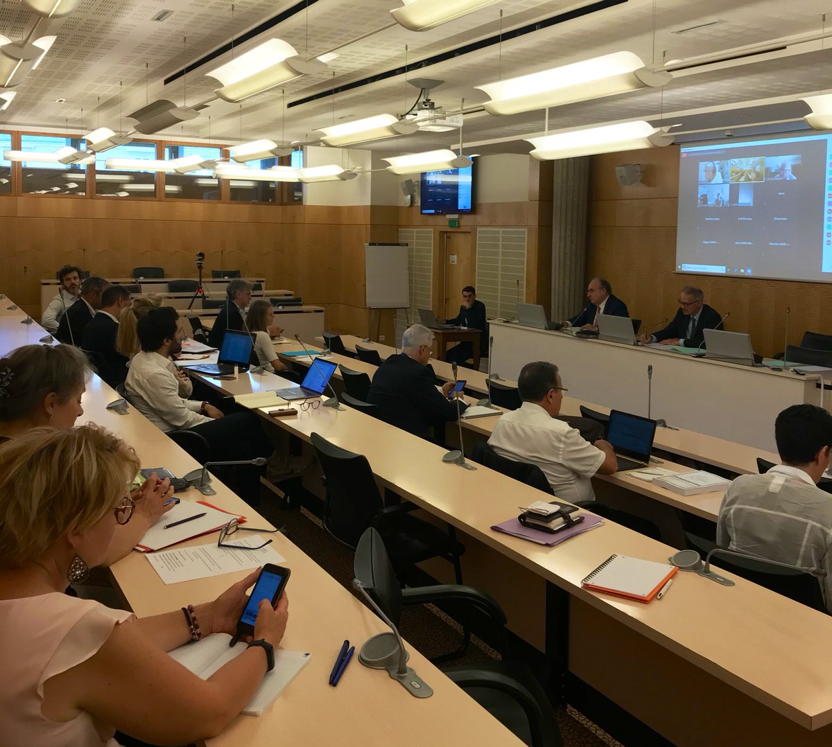 🏛🗣 Début des auditions des plateformes de consultations en ligne au CESE. 

A quelques jours de la remise de ses recommandations au Président de la République sur l’après #COVID19, la gouvernance du Conseil a souhaité enrichir sa contribution avec ces auditions.