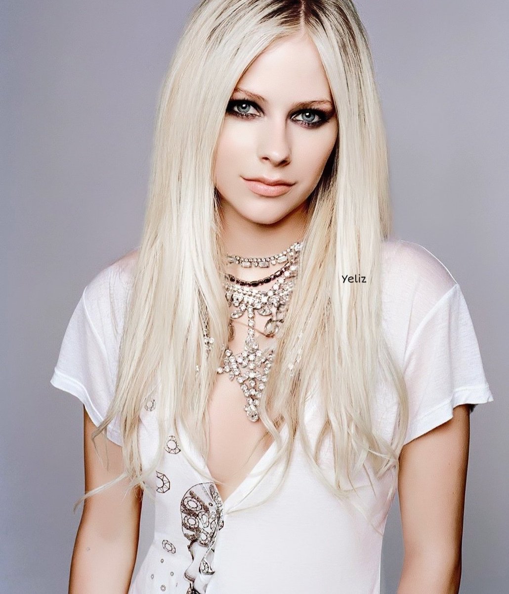 Avrilyeliz's tweet photo. Edited by us 🥰 @AvrilLavigne https://t.co/SdKGiPHPDC