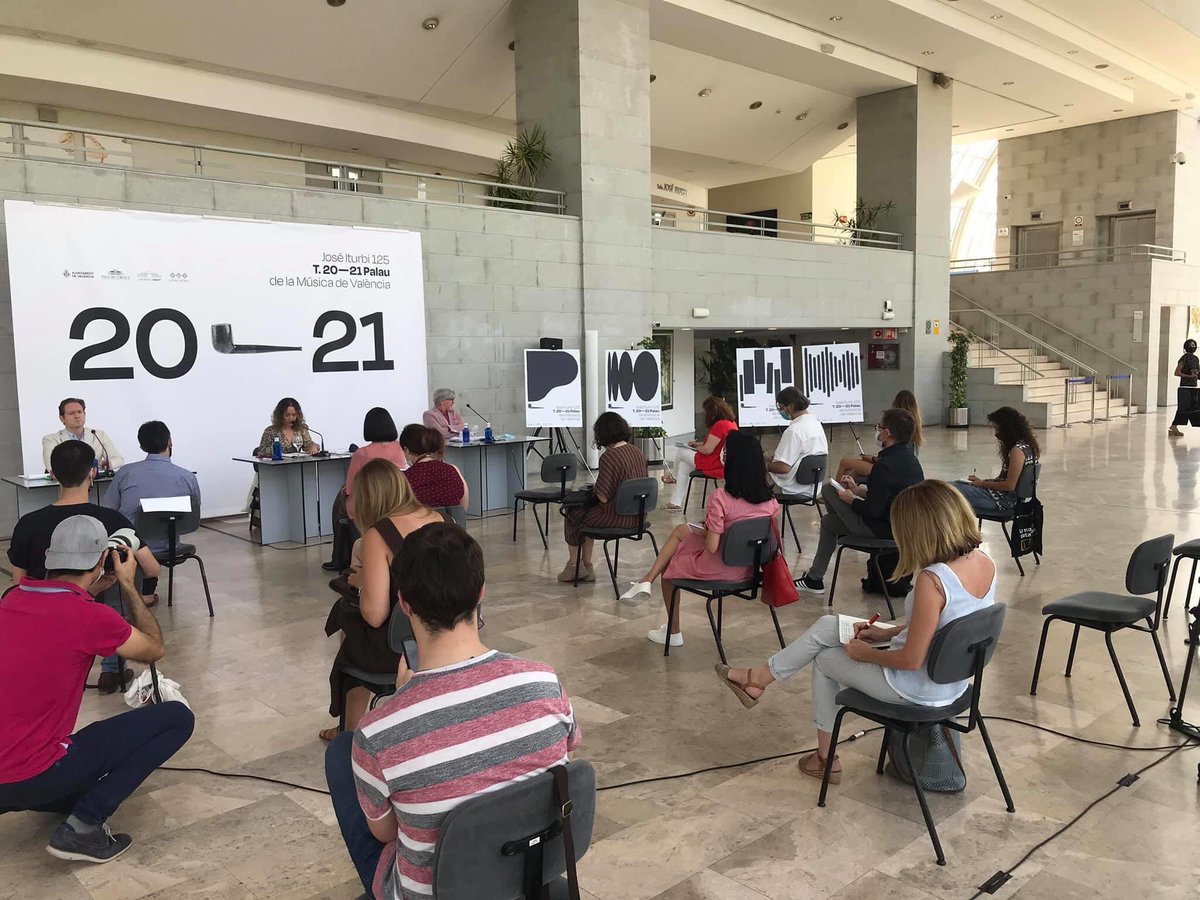 jrtebar's tweet photo. Pics of Palau de la Música and Orquesta de Valencia season 20-21 announcement.
- -
Fotos de la presentación de la Temporada 20-21 del Palau de la Música y Orquesta de Valencia.
@palaumusicavlc #orquestadevalencia @gtellocompany #vicentros @claudiamontero0 #ramontebar #diegomir https://t.co/Hmn9kbe5pG