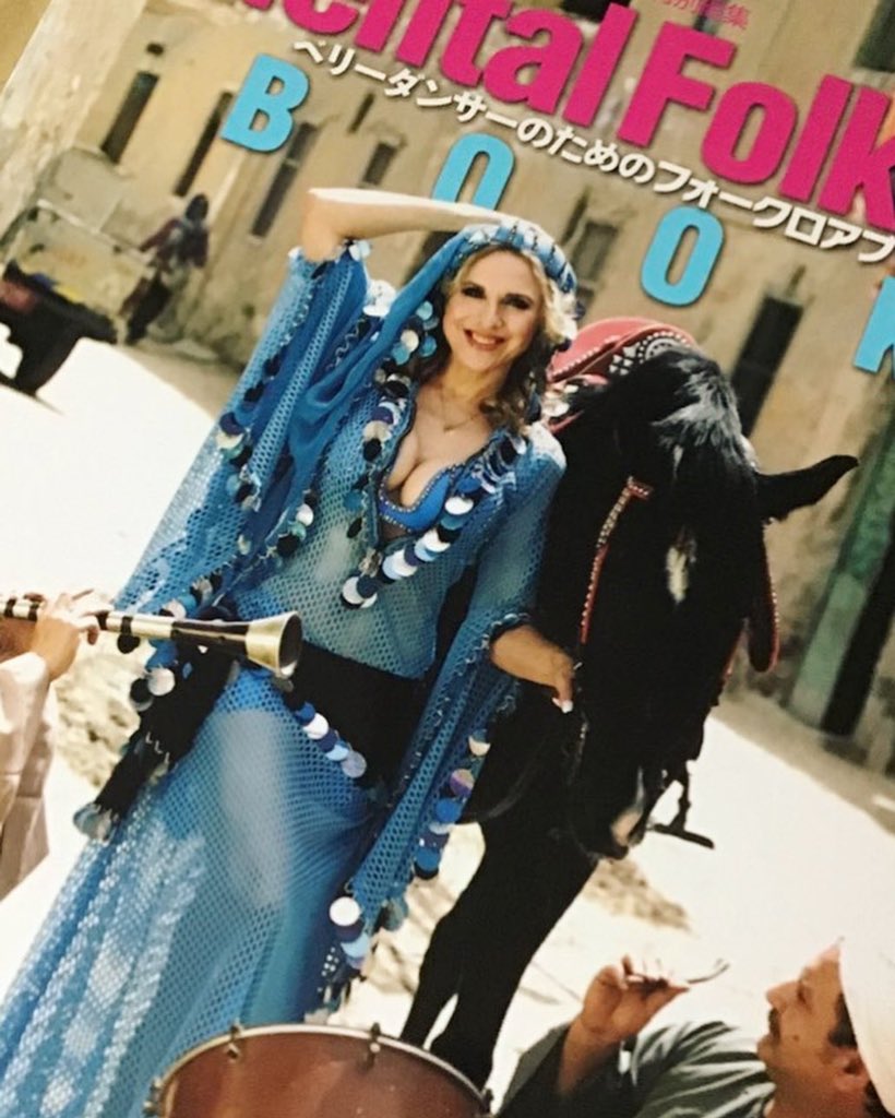TABLAMAGNOUN's tweet photo. .
.
なんと・・私プロデュースの「光るアサヤ」が
今月発行のBellydance Japan 別冊
「The Oriental Folklore Book」に載ってますww

#bellydance #ベリーダンス #assaya
#folklore #フォークロア #民族舞踊
#アサヤ #光るアサヤ #電飾アサヤ https://t.co/zjZoNUPJ1j