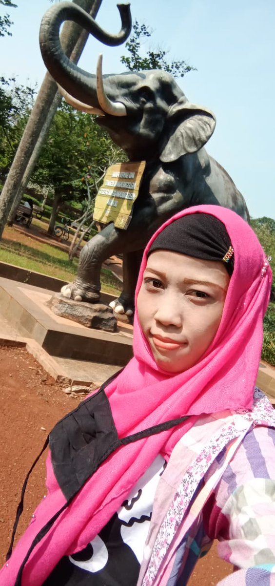 ShieLebah's tweet photo. Gue mah apaadanya, gak begitu wah banget, jelek, dekil, item, kurus, pendek..
Intinya mah gua gapernah nyakitin hati perasaan lelaki 🤗🤗Malah lelaki yg suka nyakitin perasaan gue 😏😏😏
Makanya jgn suka nyakitin perasaan wanita para lelaki... https://t.co/Lk3cwCCrZJ