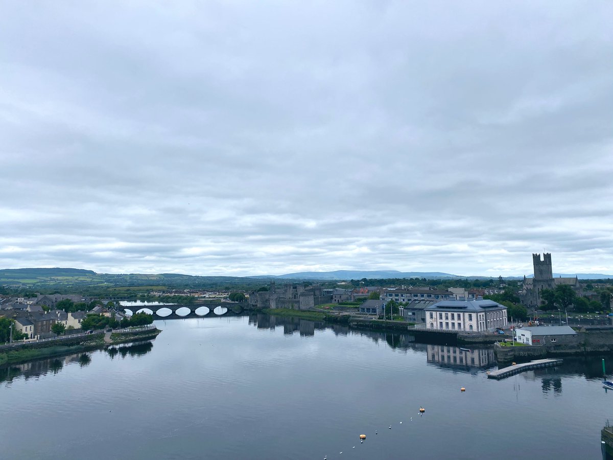 karenievers's tweet photo. “Life is like a ferris wheel. One minute you're on top, the next you're at the bottom. Just stay in your seat, enjoy the ride, and hang on until you reach the top again.” #LimerickCity #panoramicwheel #Ilovelimerick https://t.co/HCT9Xr6Ulo