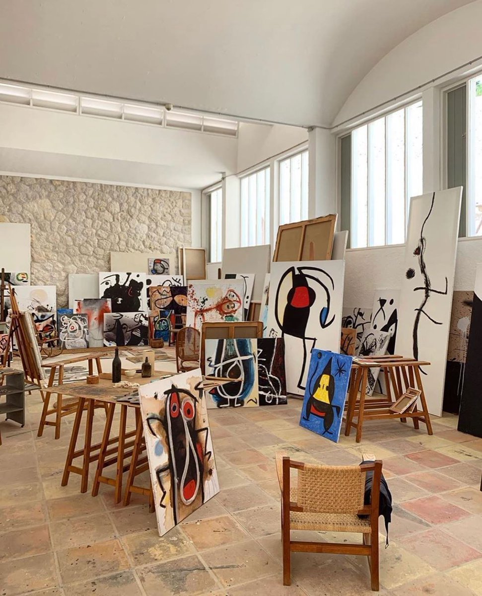 RoomPornCo's tweet photo. Artist studios from around the world https://t.co/hmHzgeHMAr
