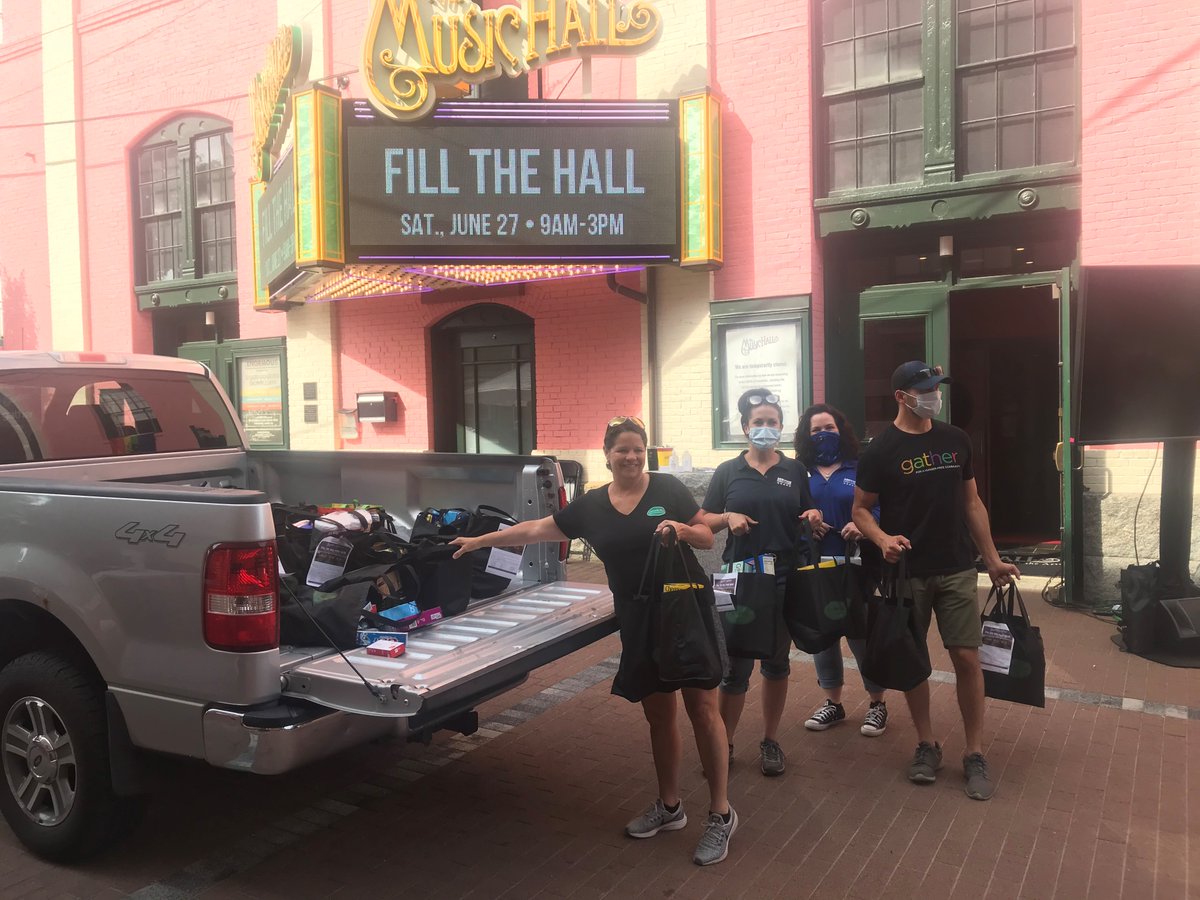 Servicecu's tweet photo. Thank you to everyone who participated in #FillTheHall this past weekend! Because of your efforts, we were able to collect over 20,000 pounds of food and more than $75,000 in donations for @GatherNH! #CUDifference #CreditUnionDifference #EndHunger https://t.co/KdI1LZcEnA