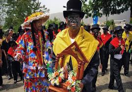 cbit_cortijos's tweet photo. #CadaFamiliaUnaEscuela
La Parranda de San Pedro es una fiesta popular y religiosa celebrada cada 29 de junio en Guatire y Guarenas del Estado Miranda. Su origen, la Época Colonial. Consiste en unos parranderos, vestidos con levita y pumpá portando Cuatro y Maracas.
@fundabitpor https://t.co/oZ9wNNCKyH