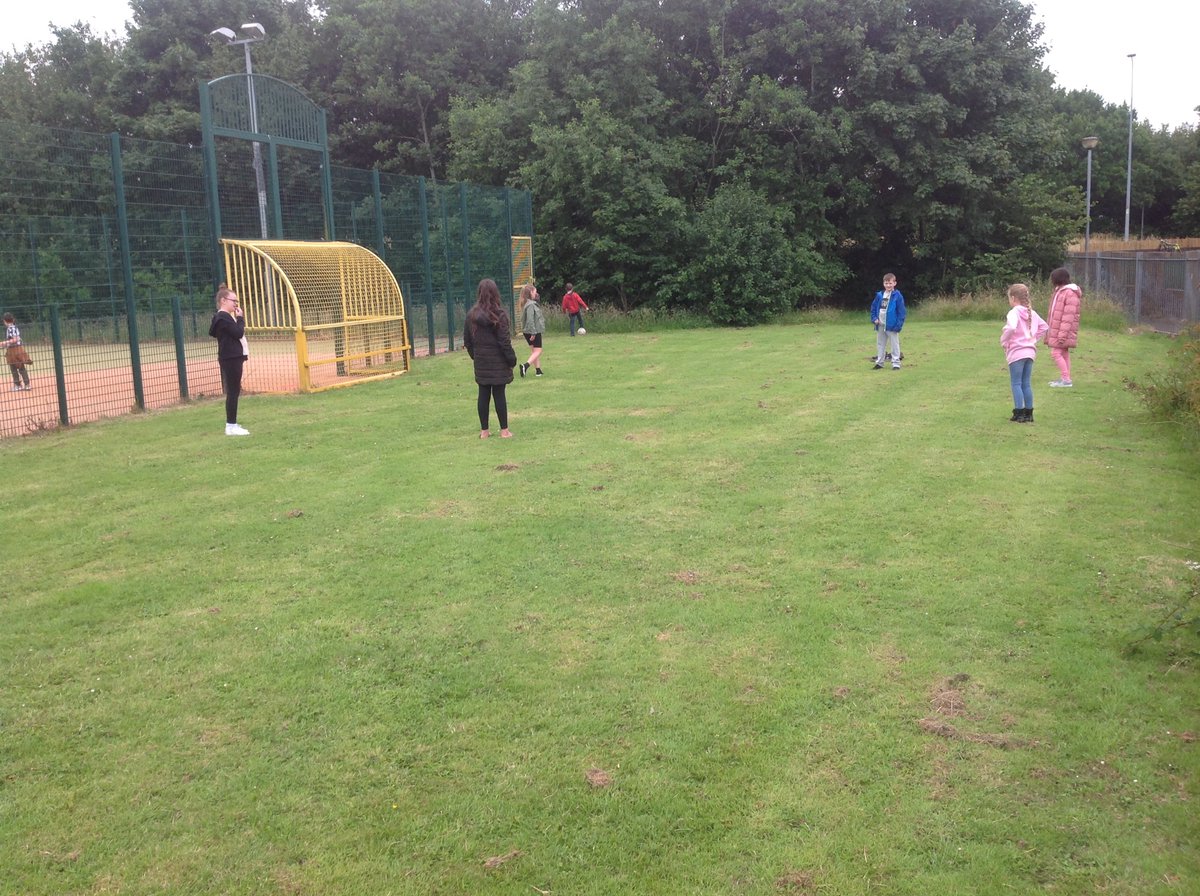 meadowlaneprm's tweet photo. Lots of being active today...we love school β€οΈ #bubblea #beactive #ffrindiaudda https://t.co/8Ui4JKnjiv