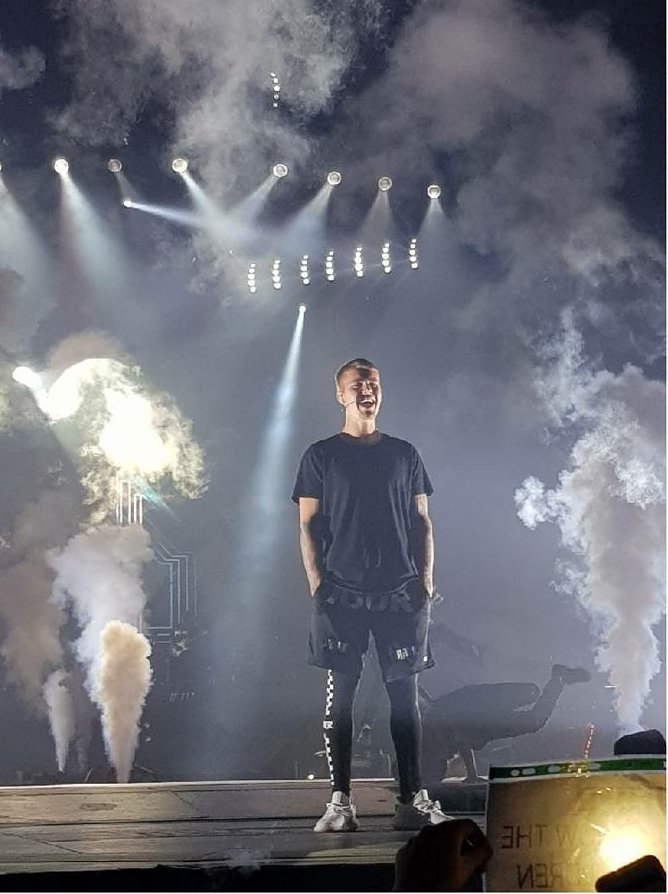 dgpriv97's tweet photo. 3 years ago today, wtf🥺 #PurposeTourCardiff https://t.co/RCGTrbtv1N