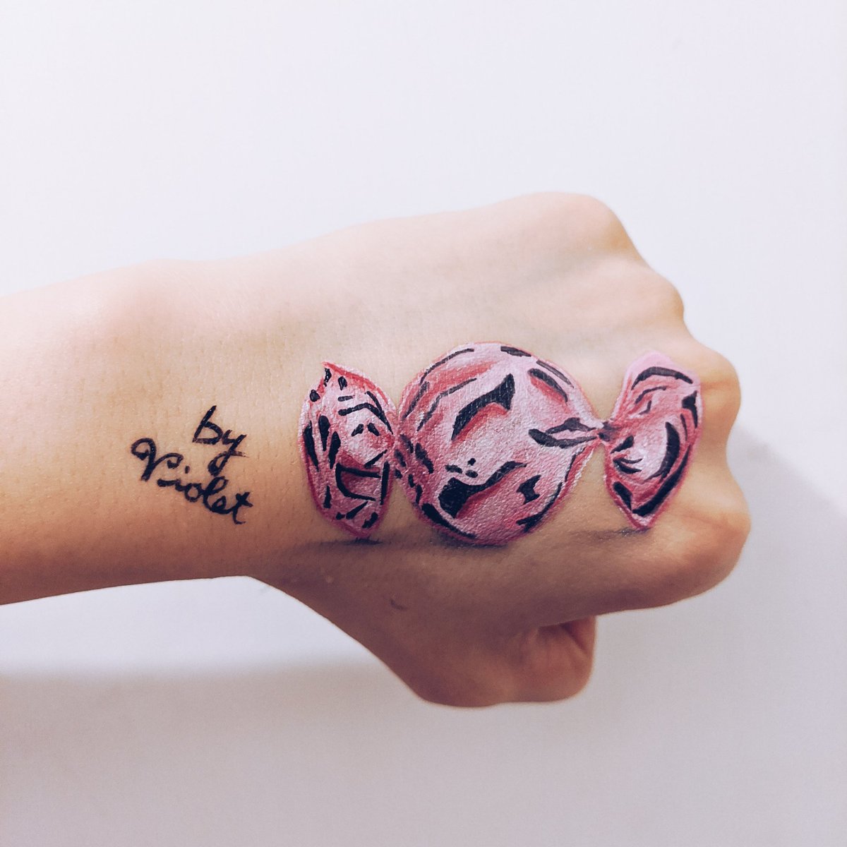Ladzcool1's tweet photo. #candy #candyart #糖果 #facepaint #facepainted #facepainting #facepaintings #facepaintart #art #arts #realist #realistart #illustration #illustation #illusion #illusions #插圖
#插畫 #specialart #hkig #ighk #hongkongig #3dart
 #makeuphk #hkart #arthk #painting
#drawing #creative https://t.co/GXU6lBPRXh