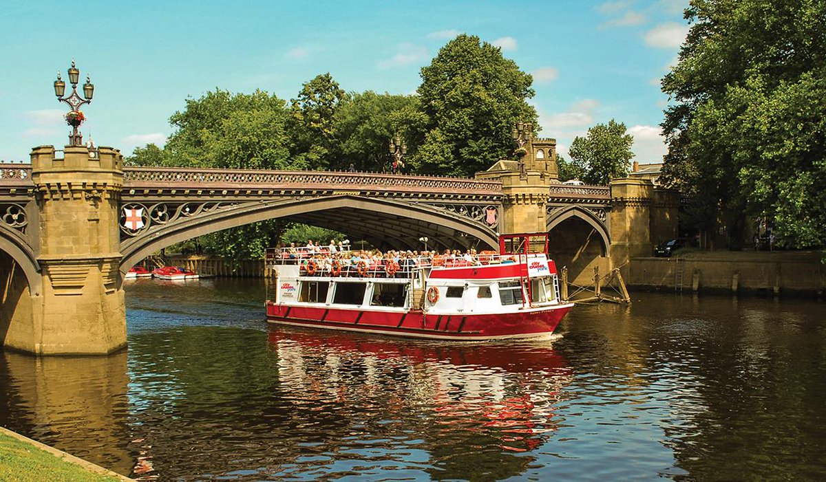 #TravelTuesday in York!

Our city is packed with history, gorgeous scenery, fabulous shopping and sensational hospitality 🇬🇧

For inspiration on some of the things to do here, check out the link below:

tripadvisor.co.uk/Attractions-g1…