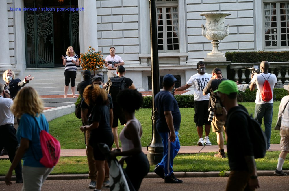 St. Louis couple who pointed guns at protesters saw threat by ‘bad actors,’ lawyer says; protester says he feared ‘bloodbath’ stltoday.com/news/local/cri… via @stltoday #BlueLivesMatterProtests #CastleDoctrine