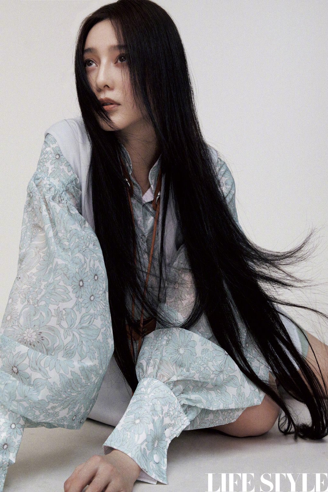 セール中…ファン・ビンビン直筆サイン入り超 大型写真…Fan Bingbing Amazon.co.jp: ファンビンビン直筆サイン入り超 大型写真…⑤