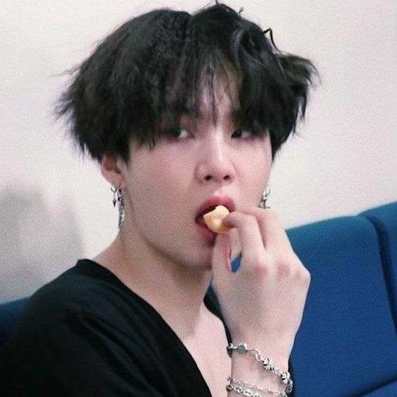 Yoongi being intimidating; a thread
