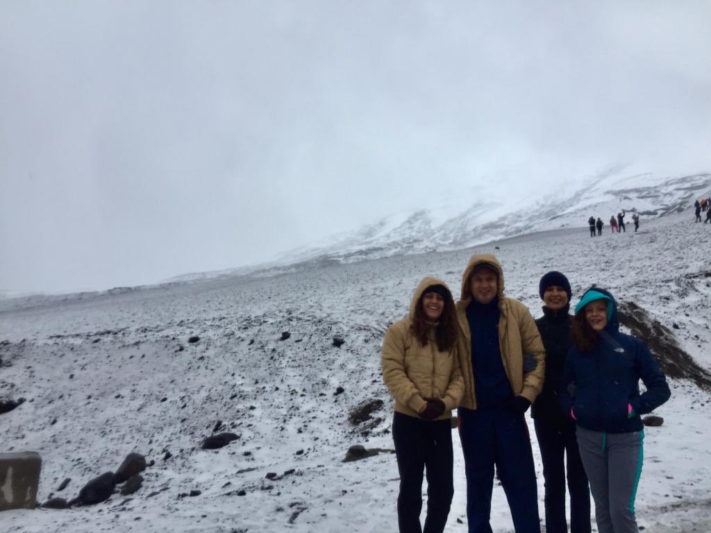 ROBINNOVOA's tweet photo. La majestuosidad del Cotopaxi es uno de los lugares al que #TePrometoEcuador que volveré pronto. Uds a donde? @DonOmarSierra @karito9819 @camilin88. atentos con este #TakeMeBackChallenge https://t.co/15Aqg0Tlyj