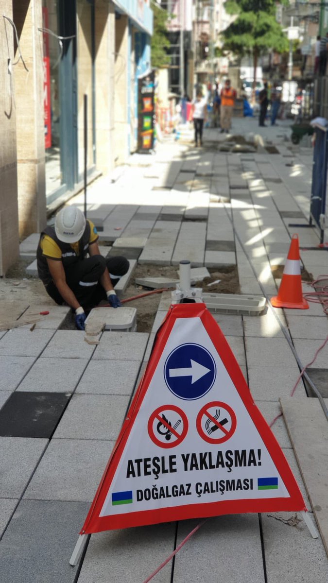 Yunusemrdemir52's tweet photo. Bu zorlu pandemi sürecinde her zamankinden daha fazla dikkatli, özverili ve enerji dolu olmalıyız.Kendimizi ve sevdiklerimizi bu süreçte kurallara uyarak koruyor,Şirket olarak işletme faaliyetlerimizi eksiksiz, doğru ve zamanında yapmanın gururunu yaşıyoruz. @AksaOrduGiresun https://t.co/obeb9pI4mV