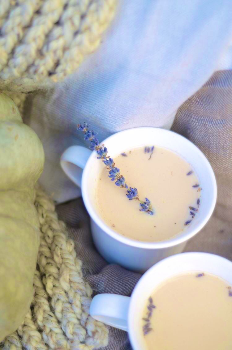 lan sizhui :( a-yuan :( smol soft baby is this timy cup of london fog tea with lavender (again). to meet his sweet and gentle persona, this tea has a high note of vanilla with hints of floral black tea! teeny tiny baby  matches the way this tea will gently coat you with warmth.