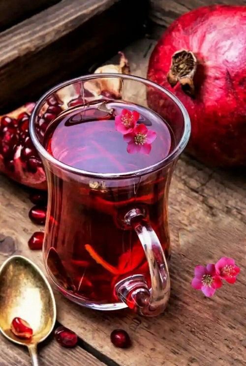 the actual queen, wen wing, will be matched one of the best remedy teas there are- pomegranate tea! this tea is refreshing and has MEGA heath benefits. it fights many diseases, makes your body stronger, and even helps with weight-loss. tasty and healthy? gimme gimme gimme!
