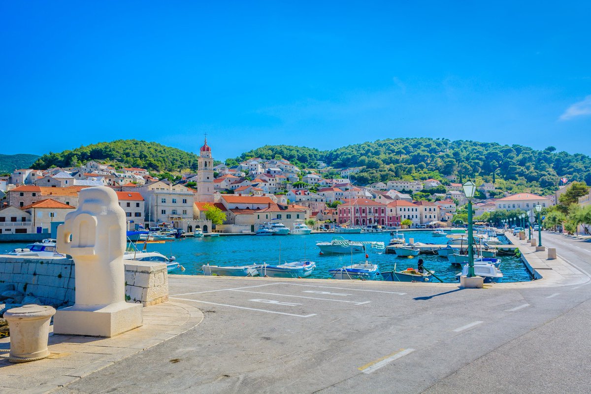 #pucisca #exploreadriatic #travelguide #yourbesttravelcompanion #islandofbrac #pearlofadriatic #travelparadise #sailingcroatia #travelphotography #dalmatia #lovedalmatia #summerincroatia #pictureoftheday #picoftheday #beautifulcroatia #croatiasailing #croatiafulloflife