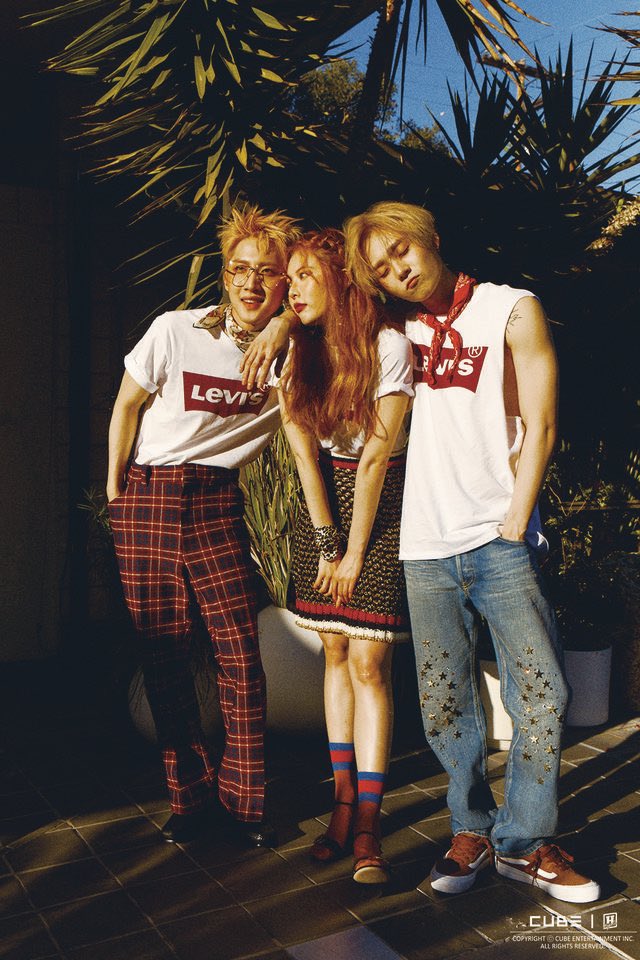 Junio 26, Valle de Coachella
#RolbandchellaXX

—Un año más el grupo se presentaría en el famoso festival, por lo que luego de pasar la noche en el camping despiertan con toda la energía para pasar el día uno.
Aunque el día lo tenían libre, se pasean por el tent de una de +