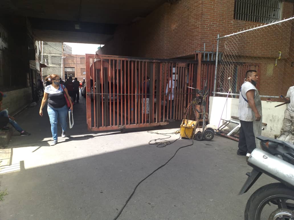 youse1321's tweet photo. Movimiento social Revolucionario Diosdado cabello. Haciendo labor social en el hospital materno infantil de petare. https://t.co/aY2PD5yLM4