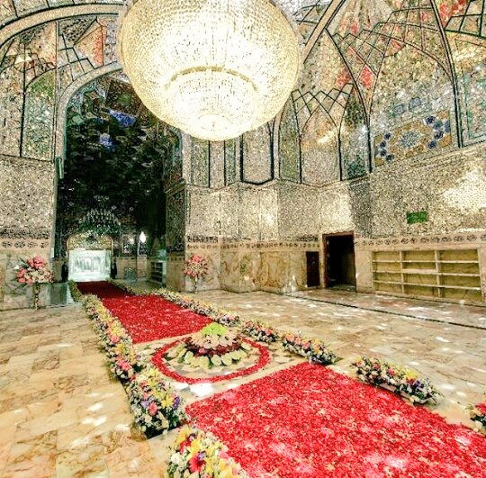 ebrahimiavval's tweet image. بنظرم این کارای لاکچری در حرم توی این وضع اقتصادی خراب مردم بیشتر اثر سوء داره و بعید میدونم موجب رضایت امام رئوف باشه.

#یا_معین_الضعفا