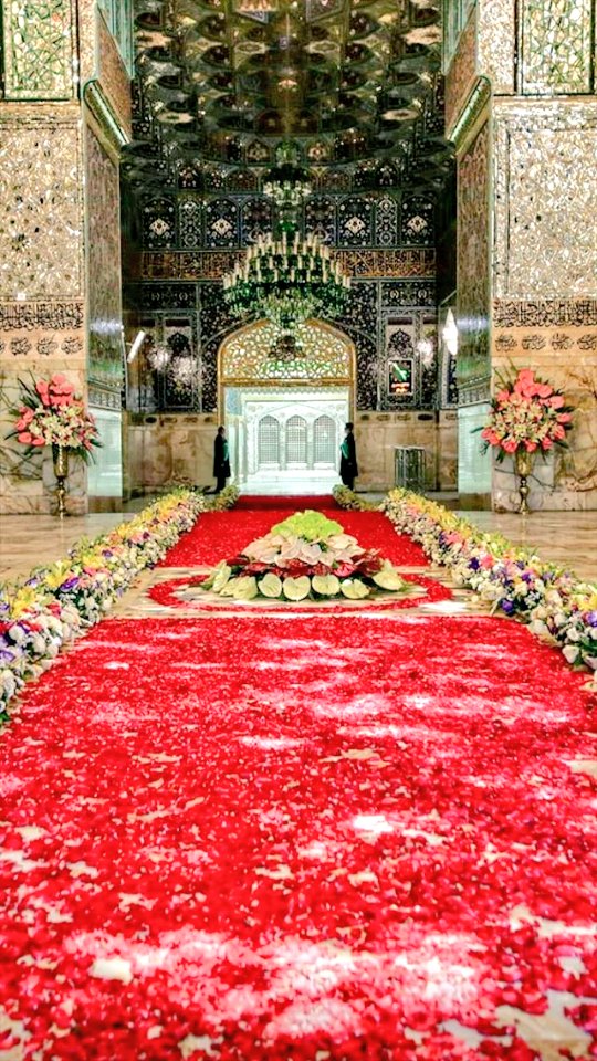 ebrahimiavval's tweet image. بنظرم این کارای لاکچری در حرم توی این وضع اقتصادی خراب مردم بیشتر اثر سوء داره و بعید میدونم موجب رضایت امام رئوف باشه.

#یا_معین_الضعفا