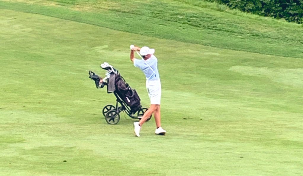 MNPGAJuniorGolf's tweet photo. Samuel Baker has completed Round 2 of the MN Boys Junior PGA Championship carding 65 😳 making his final two-round score -1. Bailey Johnston is close behind at +3 through 14 Holes. 

Leaderboard: https://t.co/5BfL2etrKS https://t.co/oqr5lzuSuc