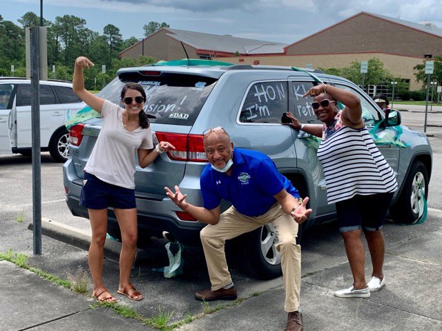 RobersonsKinder's tweet photo. Happy retirement day @sjhighsmith we sure will miss you!! @CastleHayneES https://t.co/hDhKuek8l0