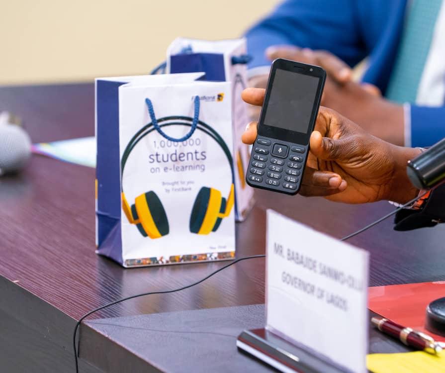 KaiOStech's tweet image. #KaiOS has partnered with the Lagos State Government and @roducate in Nigeria. Together we distribute KaiOS-powered #SmartFeaturePhones to school children from low-income families to enable them to continue their education during and after the lockdown. bit.ly/2VsTjdd