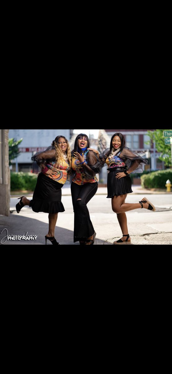 caprintseeya's tweet photo. Happy Birthday Big Sisss I love you so much🥳🥳❣️❣️🎈‼️
#MelaninQueen 
#Toetakestwenty‼️ https://t.co/sQXbknLd4D