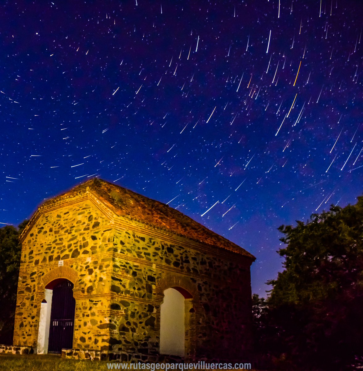 Muchas estrellas alrededor del septentrión parecen no ponerse y algunas hacia el punto austral parecen no salir más (Nicolás Copérnico)
#rutasgeoparquevilluercas #guiasdenaturaleza #astroturismo #ecoturismo #slowtravel #turismoslow #estrellas #circumpolares <a href="/VilluercasGPark/">Villuercas-Ibores-Jara Geoparque Mundial UNESCO</a>