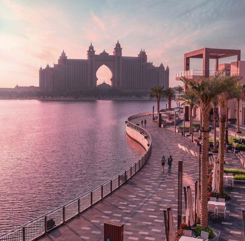 SurkusUAE's tweet photo. We'll never tire of Dubai's epic pink sunsets ✨

#dubaiskyline
#uaeexperiences
#dubaisunset
#atlantisthepalm
📸: @nizamerat https://t.co/IJ7hXkKUov