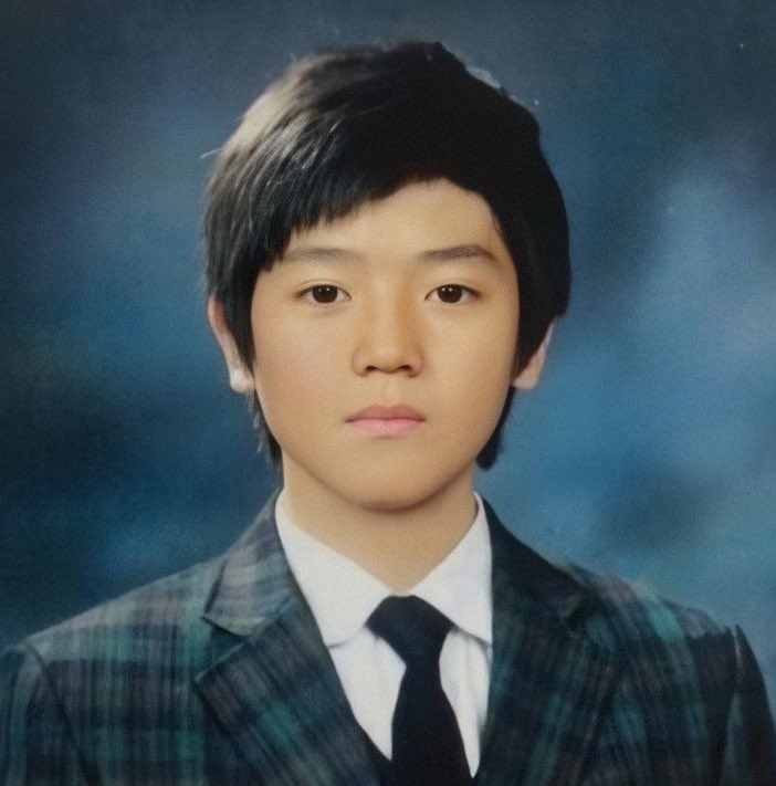 Tyongasaur's tweet photo. Just look at that glow up!! 😭💚🌹
#HAPPYTAEYONGDAY
#OurRoseTaeyongDay 
#칠월의_장미_태용아_생일축하해 https://t.co/02RptuzN3B