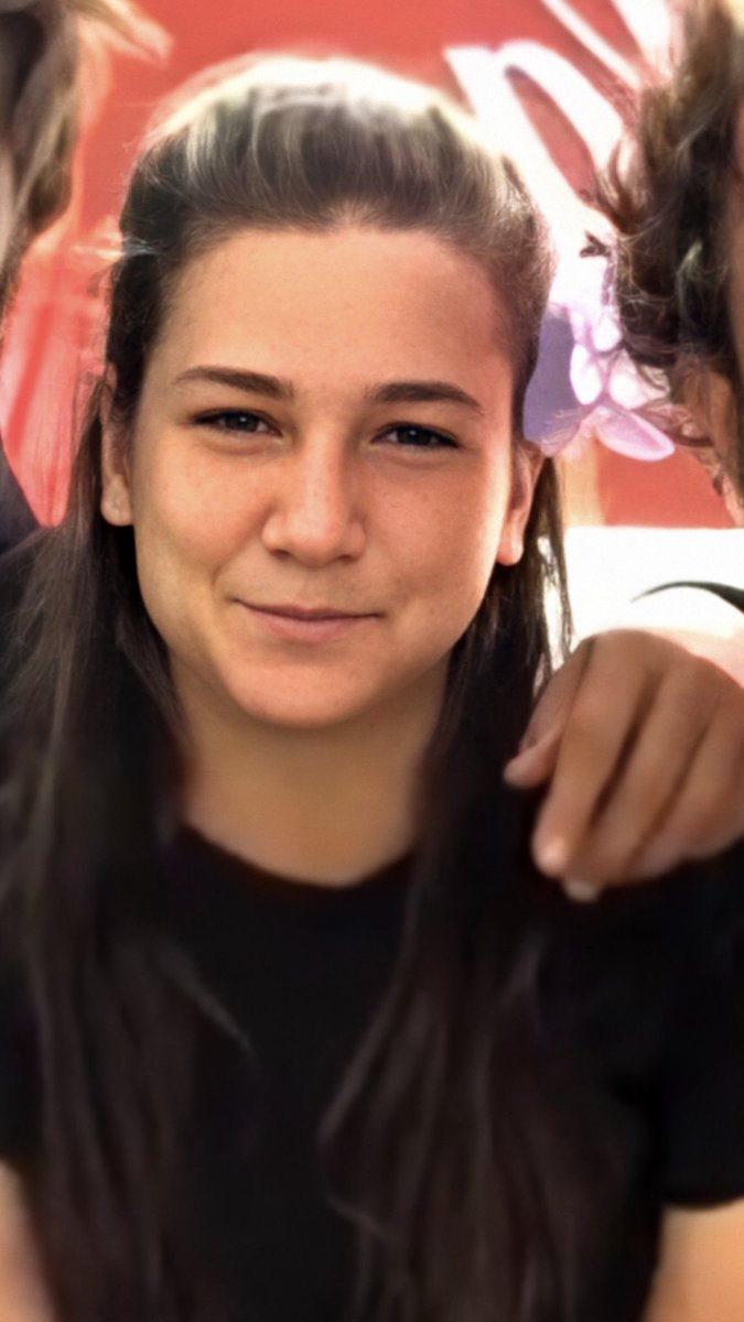 Yicem şu tipe bak 
#nisaboeluekbası #survivor2020