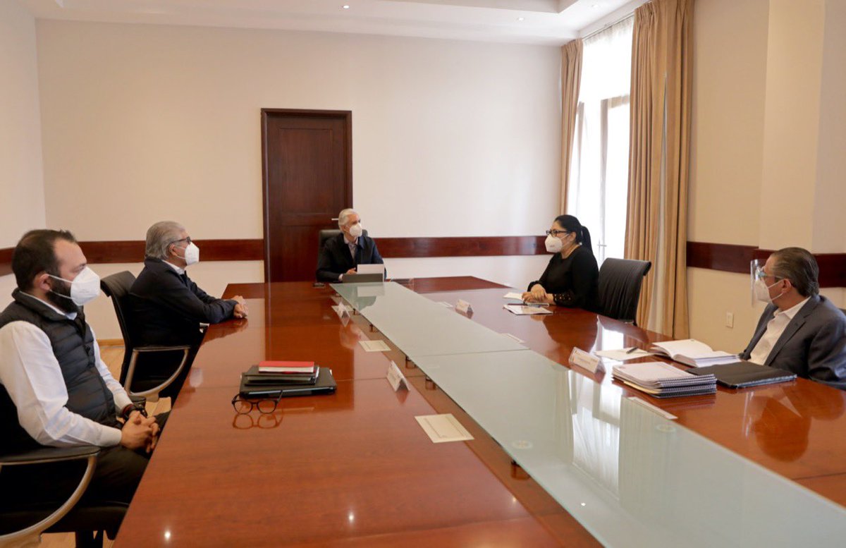 alfredodelmazo's tweet photo. Reunión del Gabinete de Seguridad para reforzar las acciones para tener un #RegresoSeguroEdoméx. https://t.co/N6ri2DJiHj